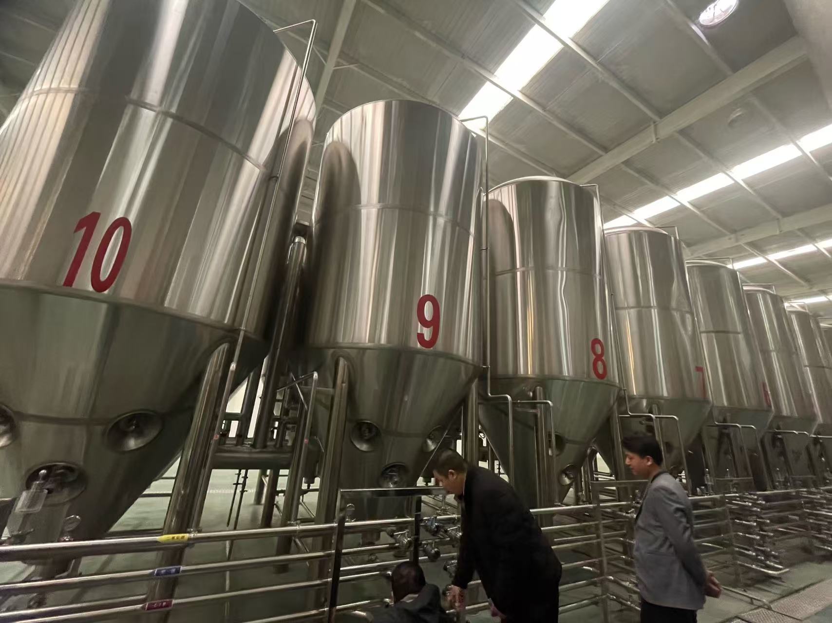爱民精酿啤酒设备厂—平面布置、设备设计、制造、调试、培训等一条龙服务